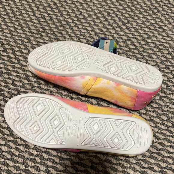 Women’s Sunshine Smiley Face TOMS! Size women’s 7.5. New with tags! - Picture 5 of 5